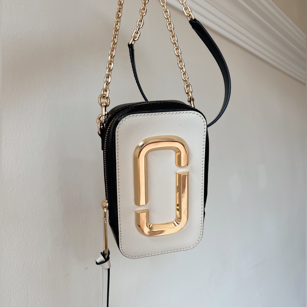 Marc Jacobs ‘The Hotshot’ Crossbody W/ Gold Chain Gem